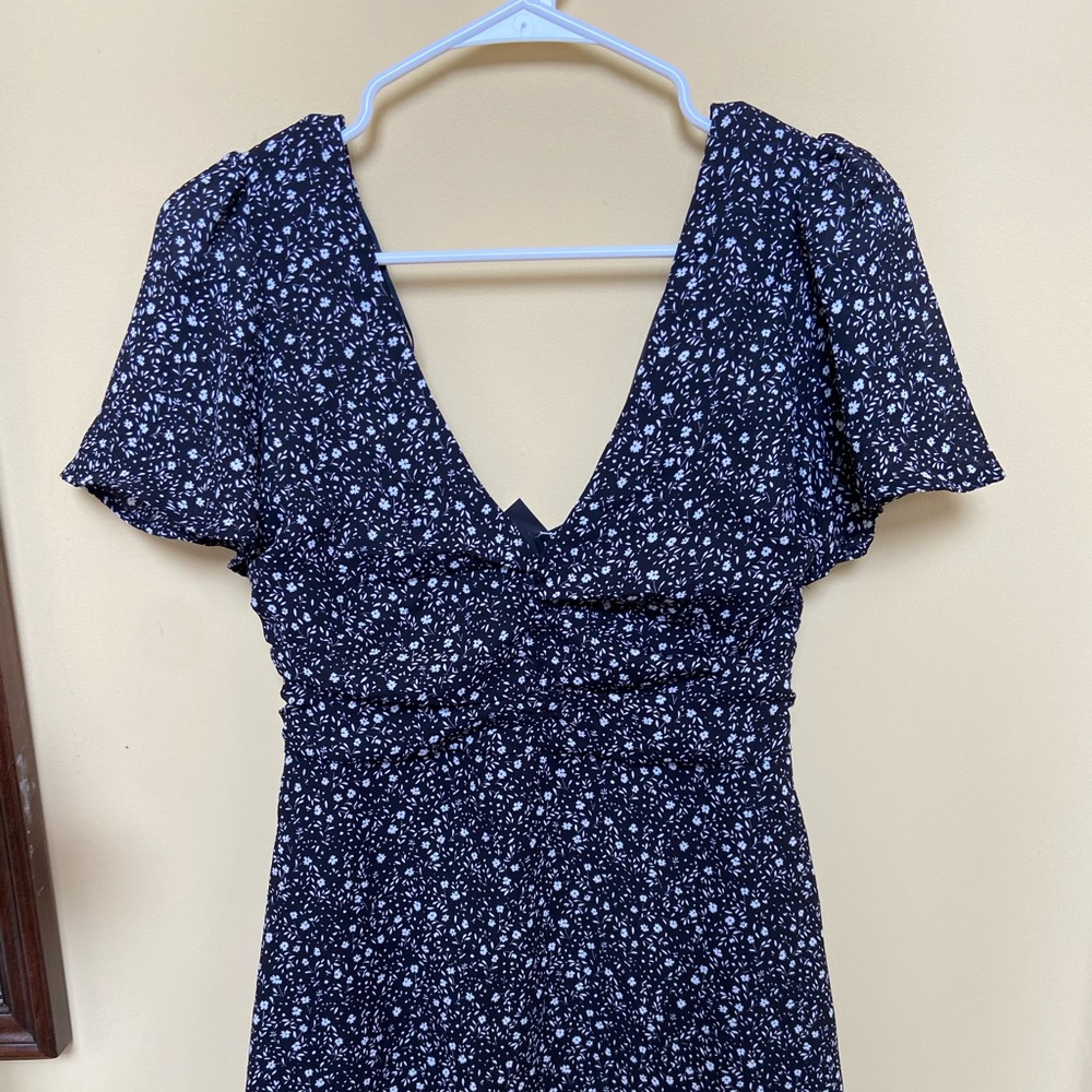 Forever21 Black& White Floral Ruffled Dress Size: S